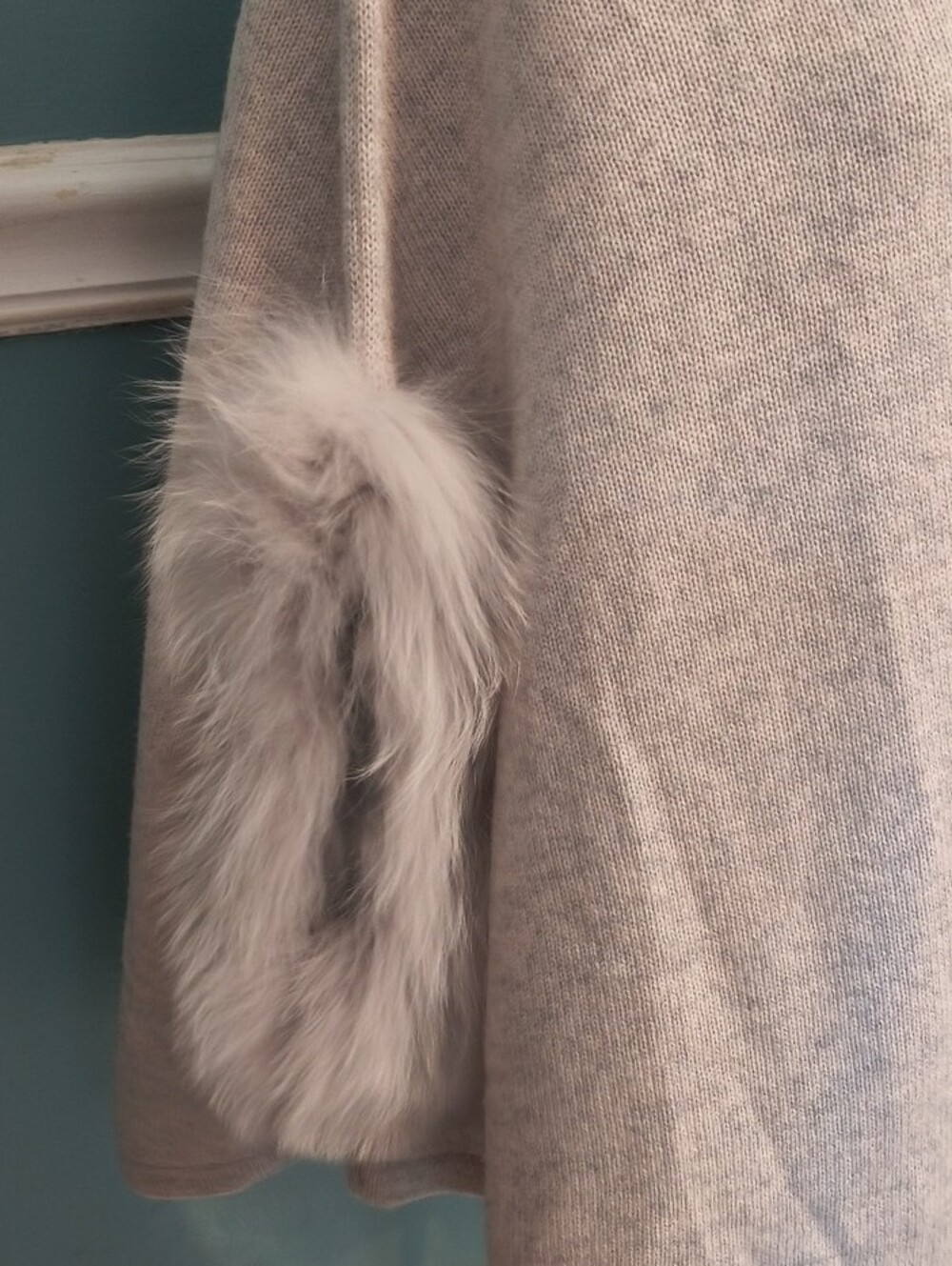 Cozy Light Grey Cable Knit Wool Fox Fur Trim Poncho - Picture 2 of 8